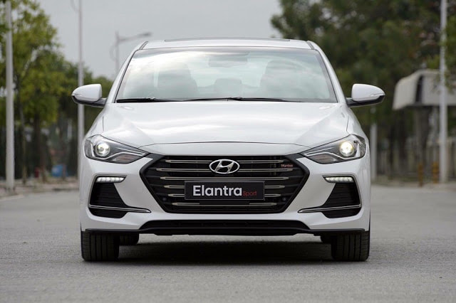 Ngoại thất Hyundai Elantra Sport 2019 