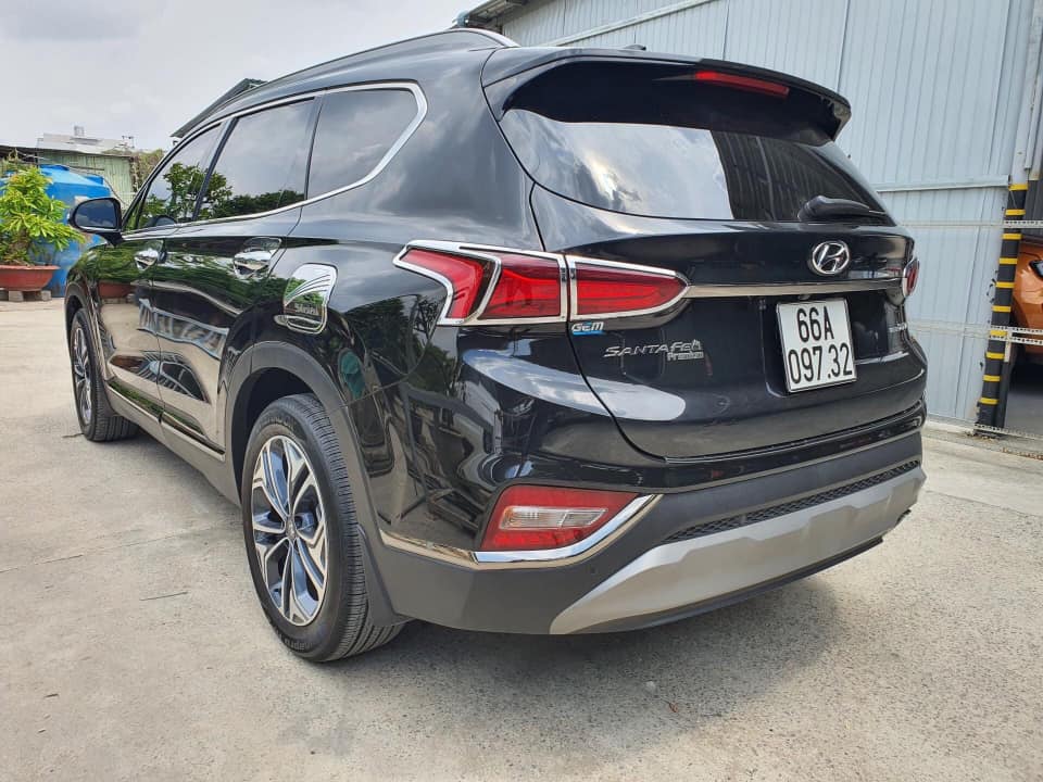 giá xe Hyundai Santafe 2019 máy dầu lướt màu đen
