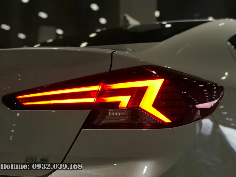 Cụm đèn hậu Huyndai Elantra facelift 2019