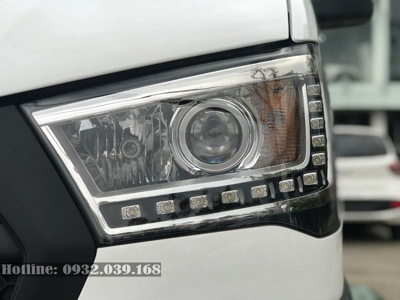 Cụm đèn pha Hyundai Solati màu trắng