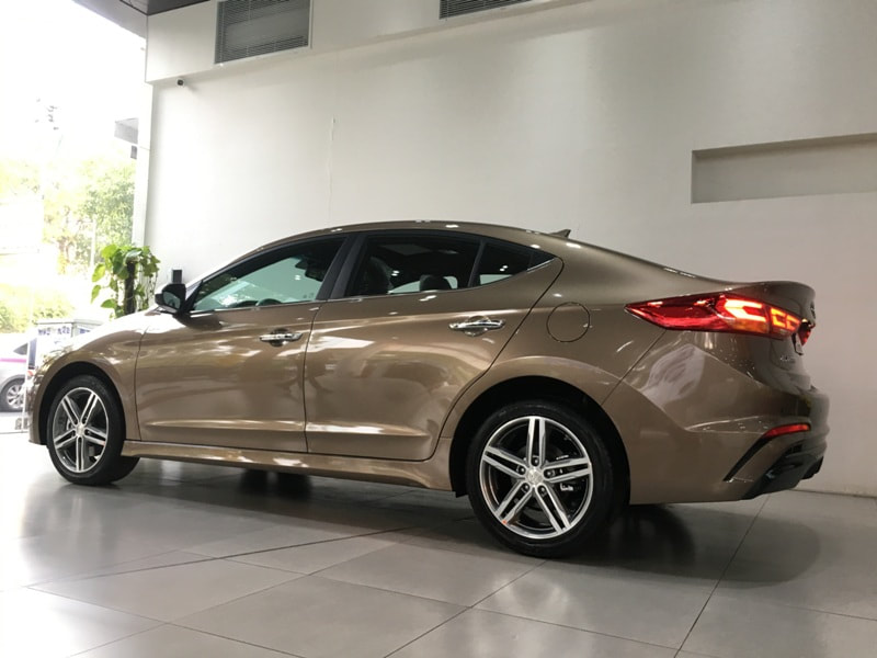 Hyundai Elantra Sport 2019 màu Vàng cát