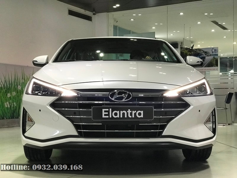 Hyundai Elantra 2019 facelift màu trắng