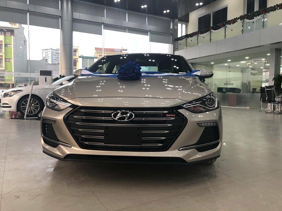 Hyundai Elantra Sport 2019 màu Ghi Vàng
