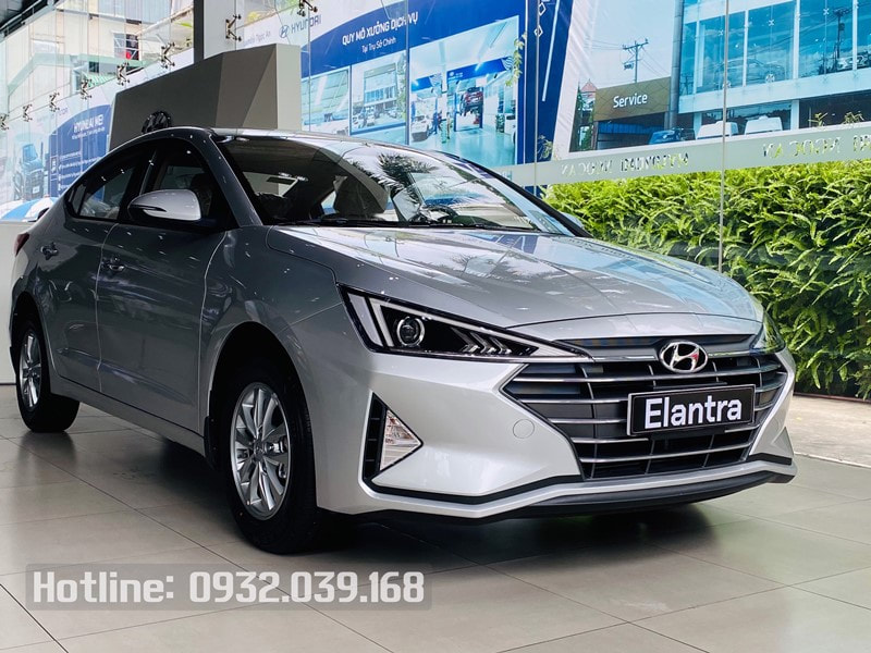 Hyundai Elantra 2020 màu bạc số sàn