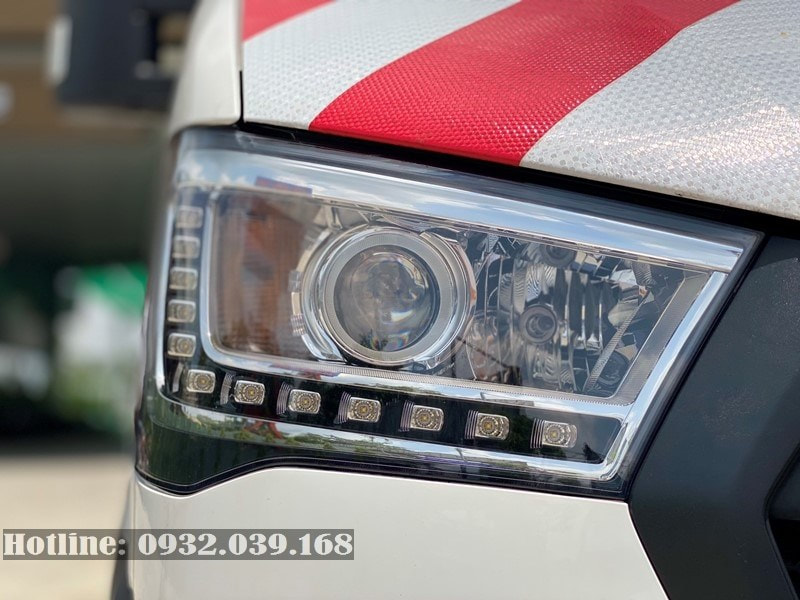 Cụm đèn pha xe cứu thương Solati 2020